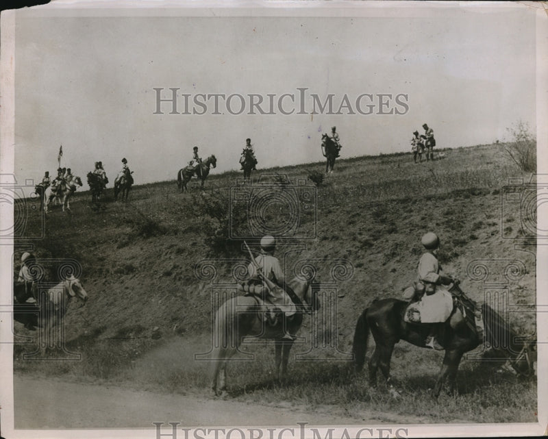 Load image into Gallery viewer, 1930 Press Photo North African cavalry men during French Army Maneuvers
