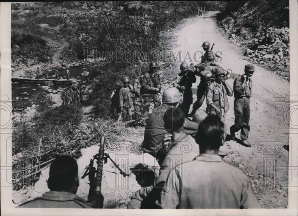 1951 Press Photo Injured United Nation Troops in Korea carried in stretcher