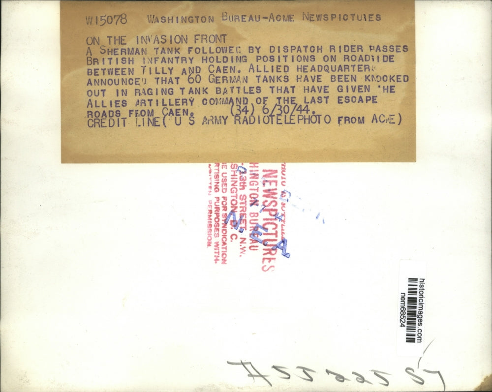 1944 Press Photo A Sherman Tank passes British Infantry holding positions