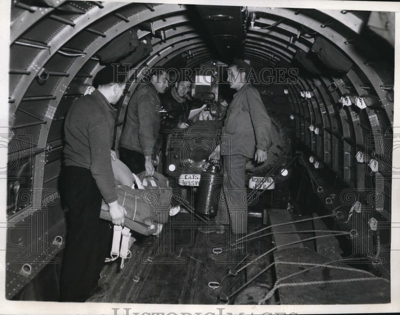 Load image into Gallery viewer, 1946 Press Photo Supplies aboard Army Transport to drop to American survivors
