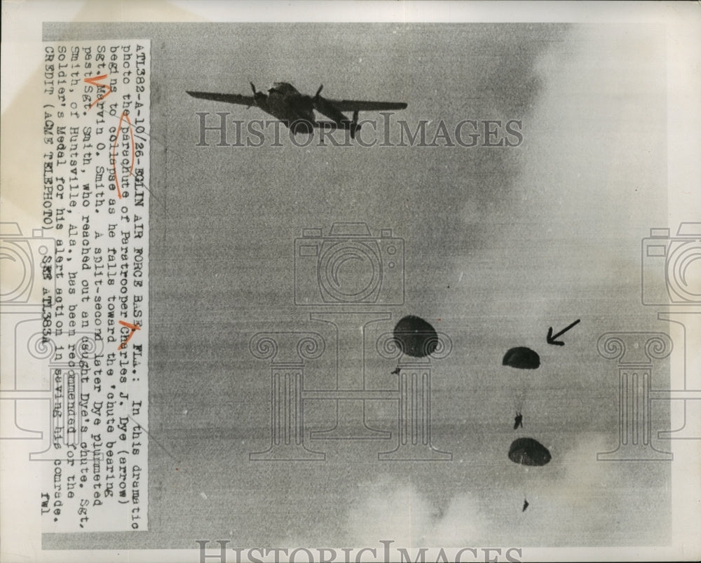 1949 Press Photo Paratrooper charles J Dye & Sgt Marvin O Smith at Eglin AFB