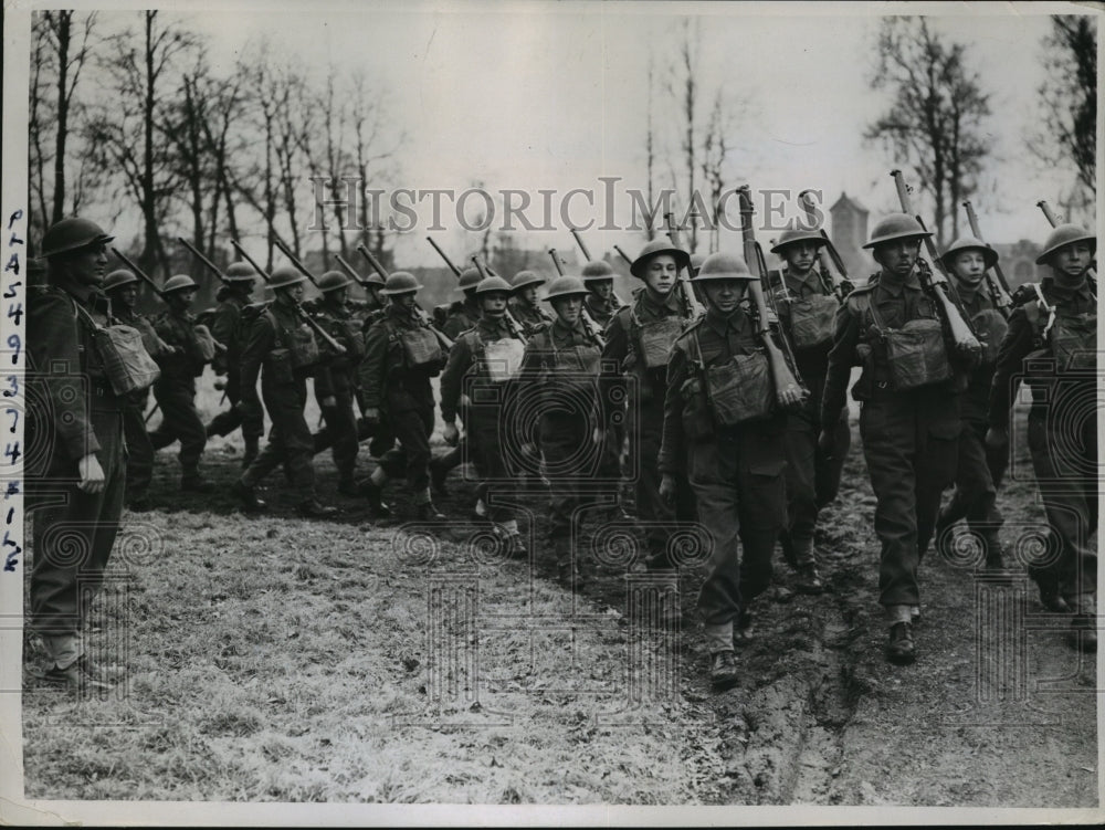 1940 Press Photo The East Yorks Regiment during morning training