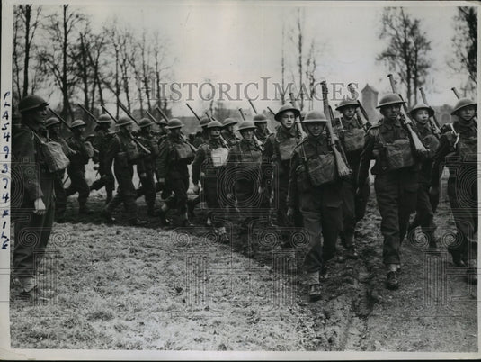 1940 Press Photo The East Yorks Regiment during morning training