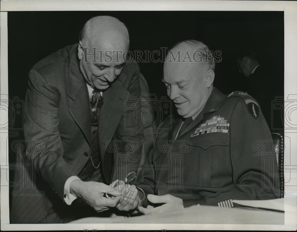 1945 Press Photo General Dwight D Eisenhower & Rep Andrew J May D of KY