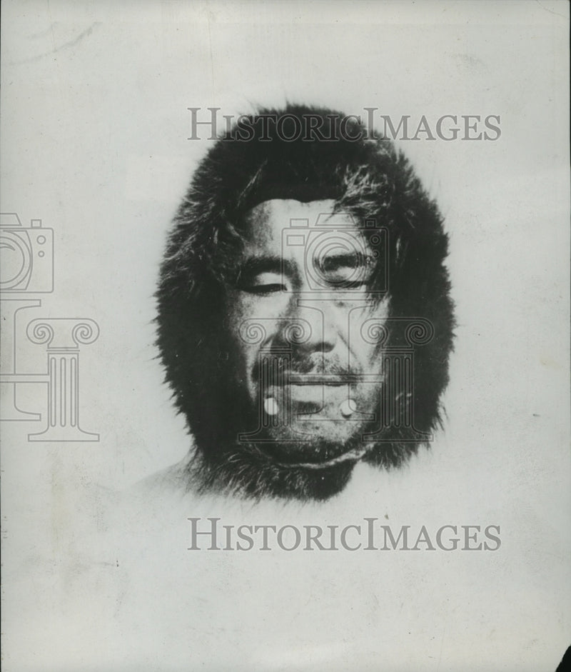 Load image into Gallery viewer, 1940 Press Photo An Eskimo wearing rabbits fur hood
