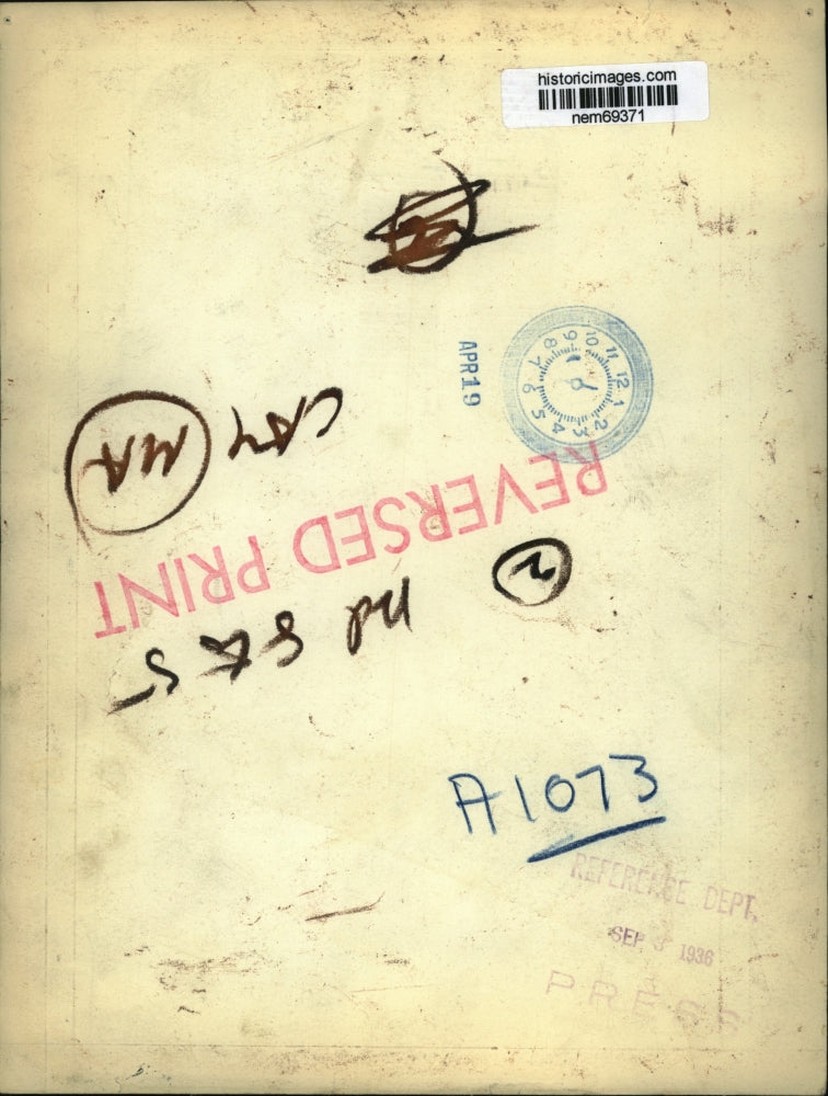 1936 Press Photo Children Looking At School Sign, While Holding A Baby Doll