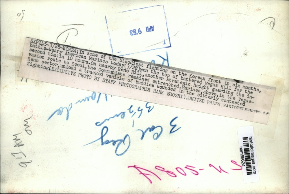 1953 Press Photo American Marines carry injured buddies from the truck