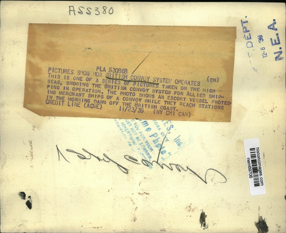 1939 Press Photo A British escort vessel protects a Merchant ship