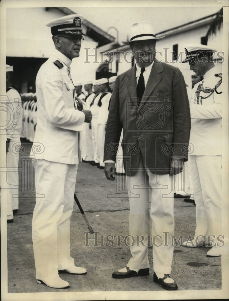 1933 Press Photo Asst Navy Secretary Henry Roosevelt inspects submarine base