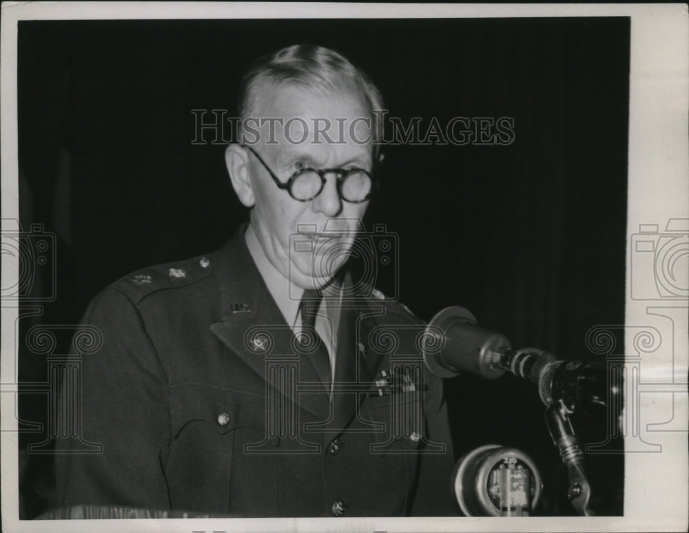 1945 Press Photo General of the Army George C. Marshall speaks at Herald Forum