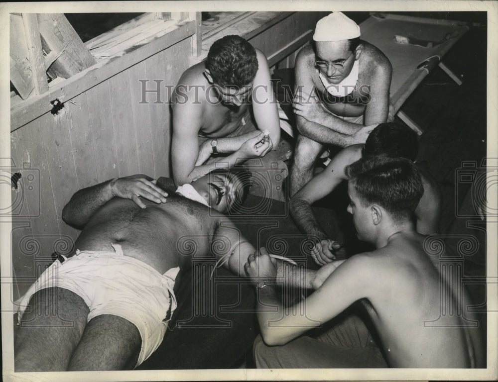 1944 Press Photo a soldier on Saipan is donating blood to aid the wounded- Historic Images