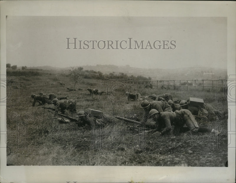 Load image into Gallery viewer, 1934 Press Photo Italian Volunteer Militia in action during maneuvers
