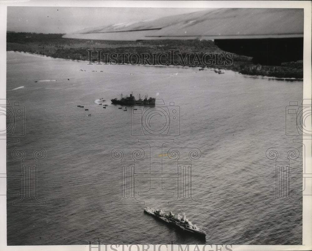 1944 Press Photo Destroyer as Marines land at Emirau at St Matthias island