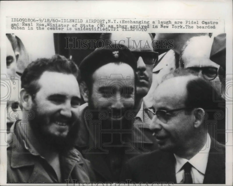 Load image into Gallery viewer, 1960 Press Photo Fidel Castro laughing with Raul Roa and one other Cuban man
