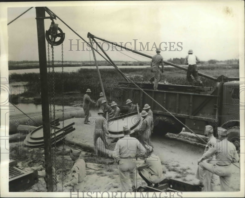 Load image into Gallery viewer, 1941 Press Photo U.S Army Engineers works on River Bridges - nem71823
