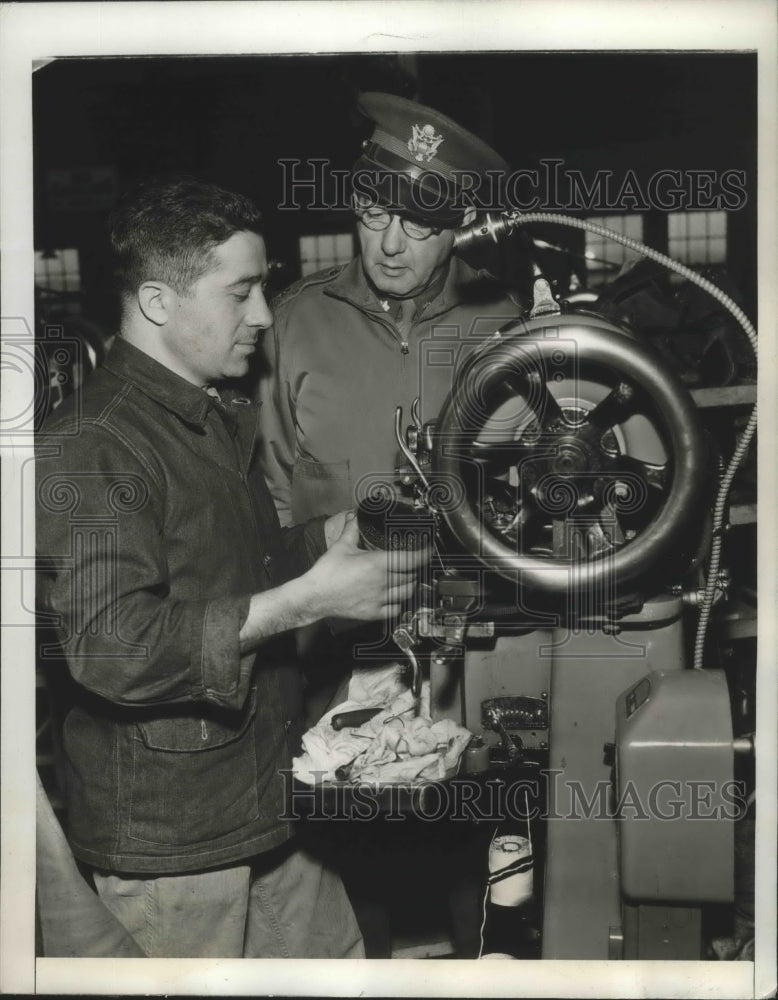 Load image into Gallery viewer, 1943 Press Photo Sgt Vito Barosa &amp; Col Carl A Loeb at Fort Dix NJ Salvage Depot

