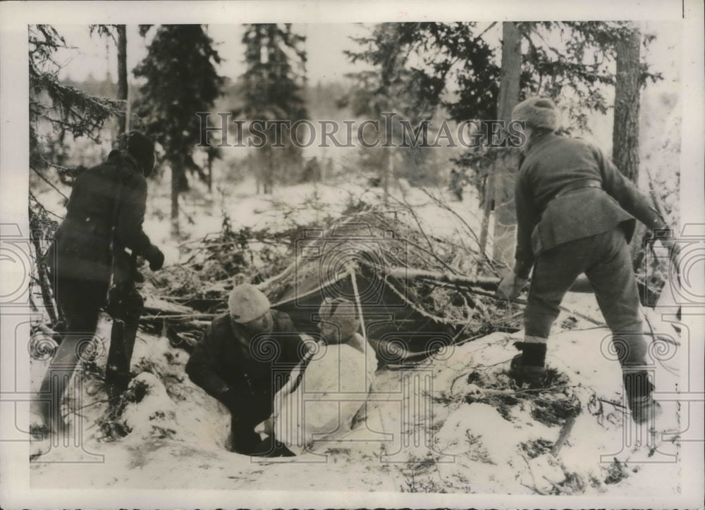 1940 Press Photo Finnish staff officers at Camouflaged Dug out on Northern Front