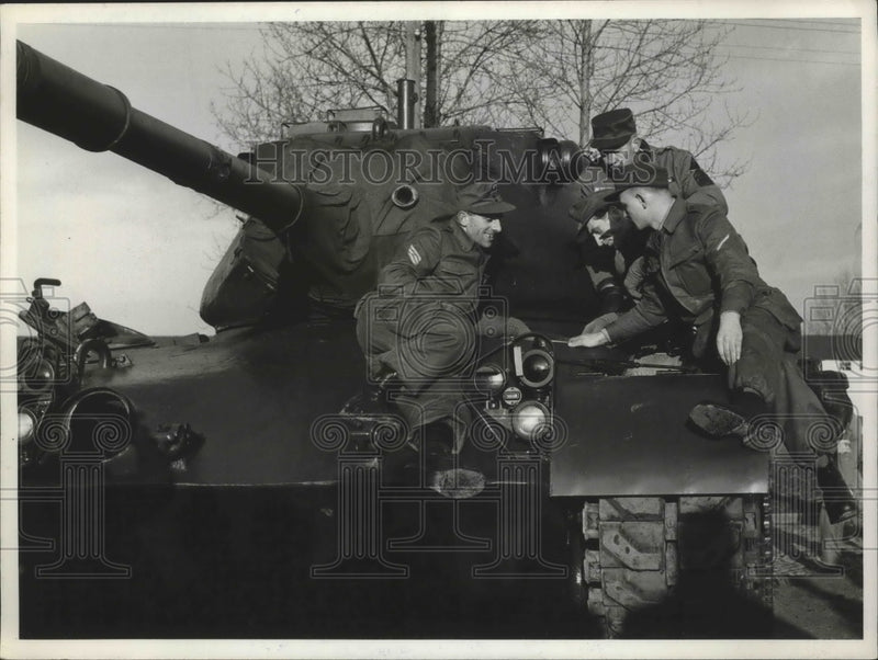 Load image into Gallery viewer, 1956 Press Photo Heavy weapons from America arrived in Andernach - nem72227
