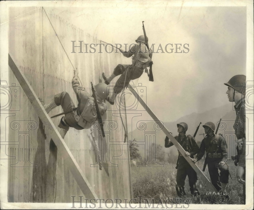 1943 Press Photo American soldiers during tough training in "This Is The Army"