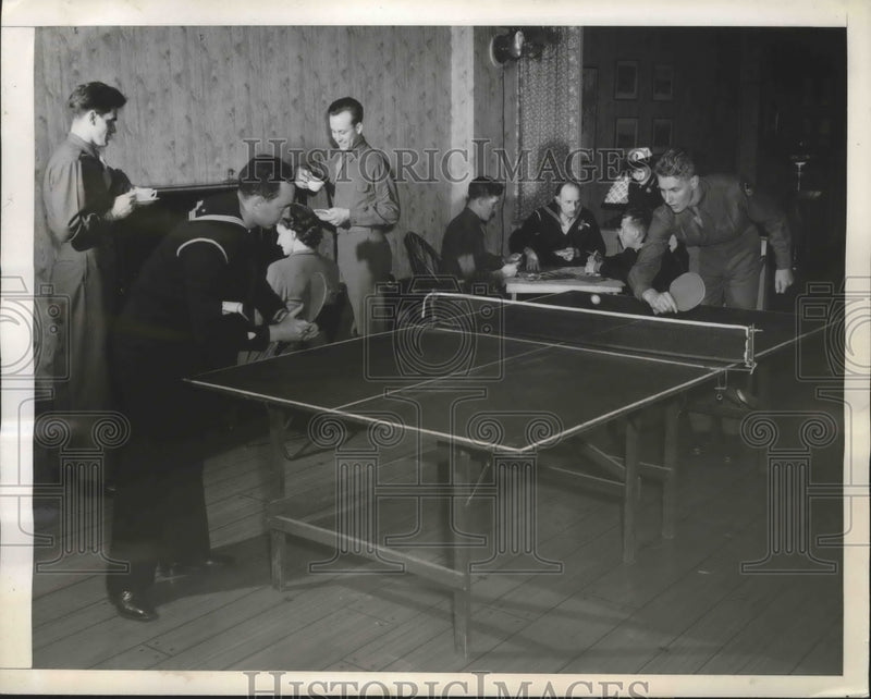 Load image into Gallery viewer, 1943 Press Photo Masonic Servicemen's Club with dormitory for men in NYC
