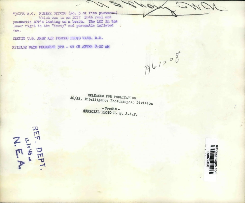 1945 Press Photo Real and the Rubber Decoy of the Landing Craft tank - nem72490