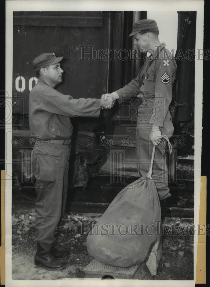 Load image into Gallery viewer, 1952 Press Photo Garlyn Munkers greets Gerry Smith at Munsan Korea Base Camp
