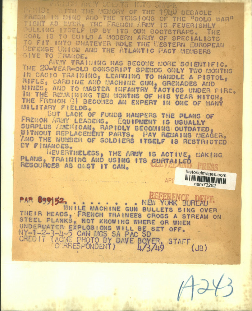 1949 Press Photo French Trainees cross through gun bullets during hard training