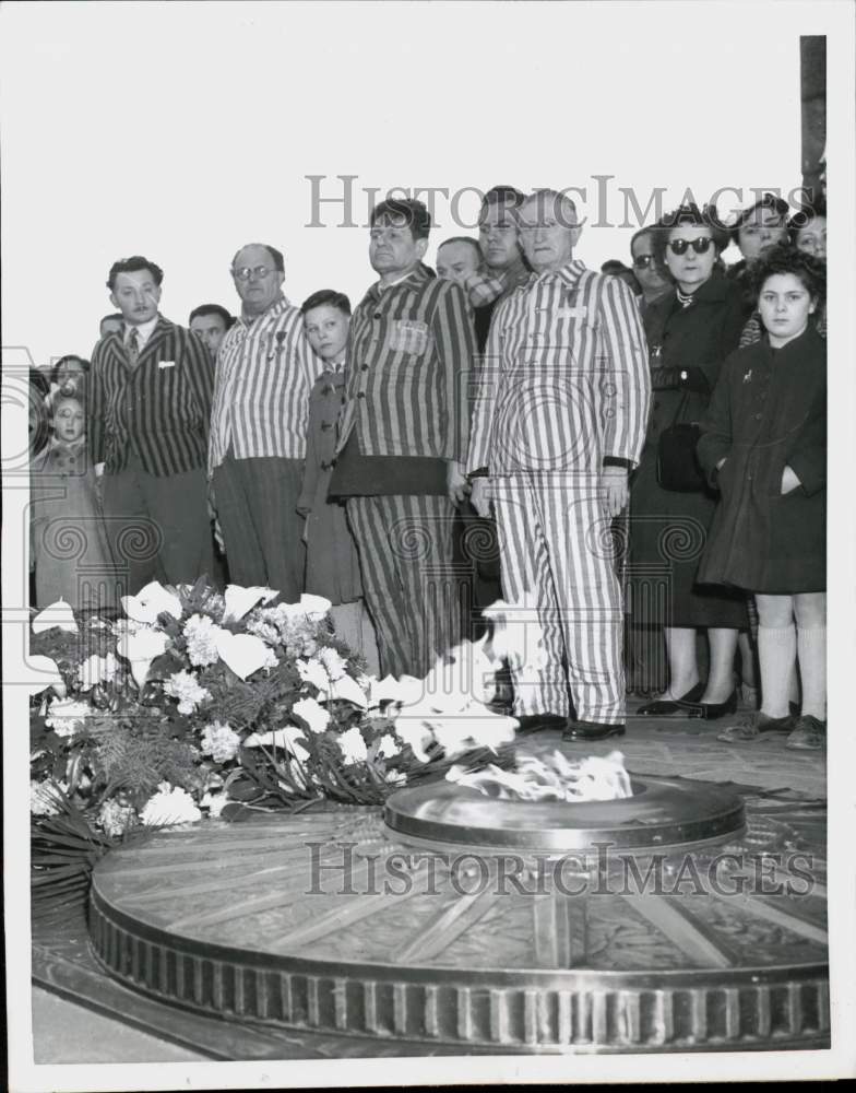 1955 Press Photo Survivors of concentration camps gather for ceremony in Paris
