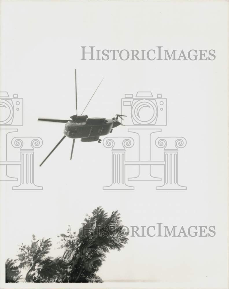 1985 Press Photo A helicopter hovers over a tree, Vietnam - nem74223- Historic Images