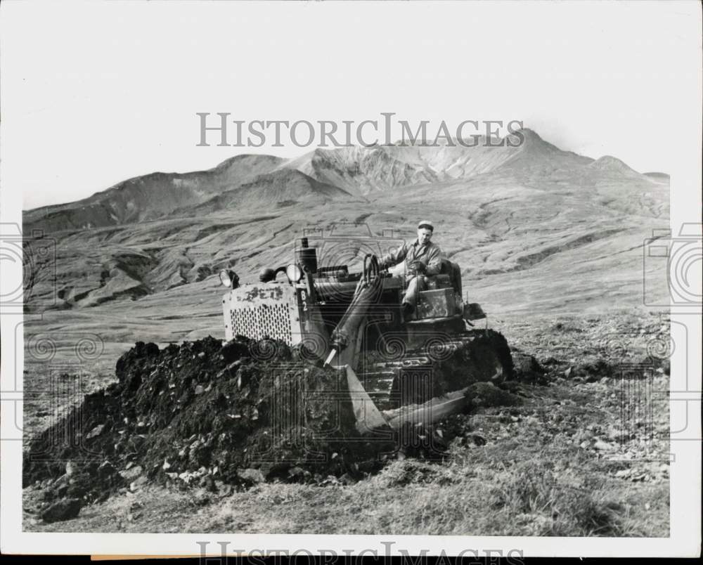 1944 Press Photo US Army engineer pushes a mound of tundra and muskeg on Attu- Historic Images