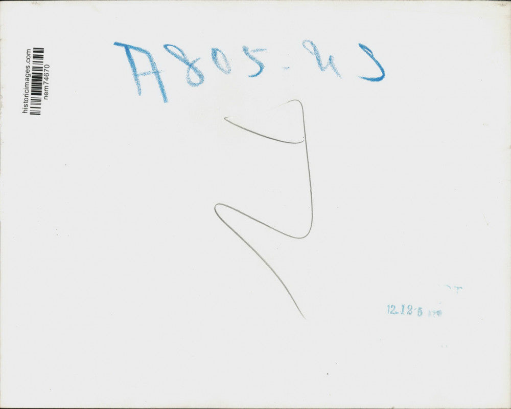 1951 Press Photo UN artillerymen in action loading a shell, North Korea