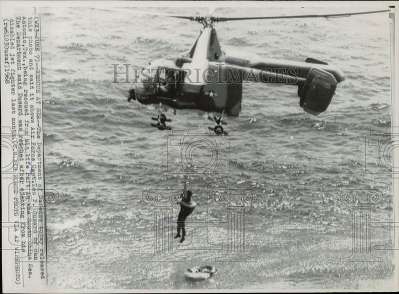Load image into Gallery viewer, 1968 Press Photo USAF Capt. Leo Dusard rescued from a life raft in the China Sea
