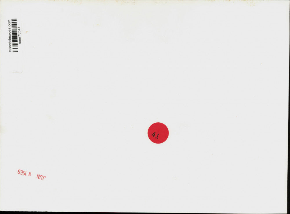 1968 Press Photo USAF Capt. Leo Dusard rescued from a life raft in the China Sea