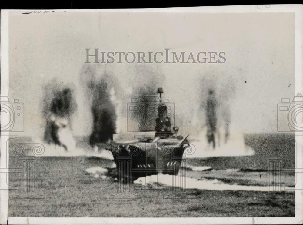 1940 Press Photo British vessel under attack by German bomber in Atlantic water- Historic Images