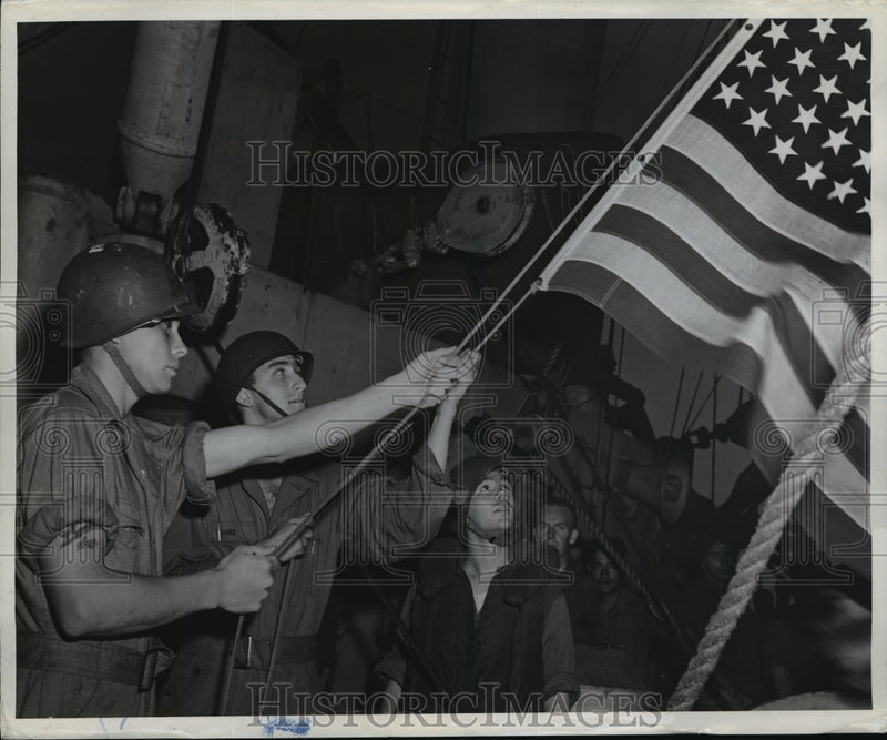 Load image into Gallery viewer, 1945 Press Photo United States Coast Guards raises the Old Glory in North Africa
