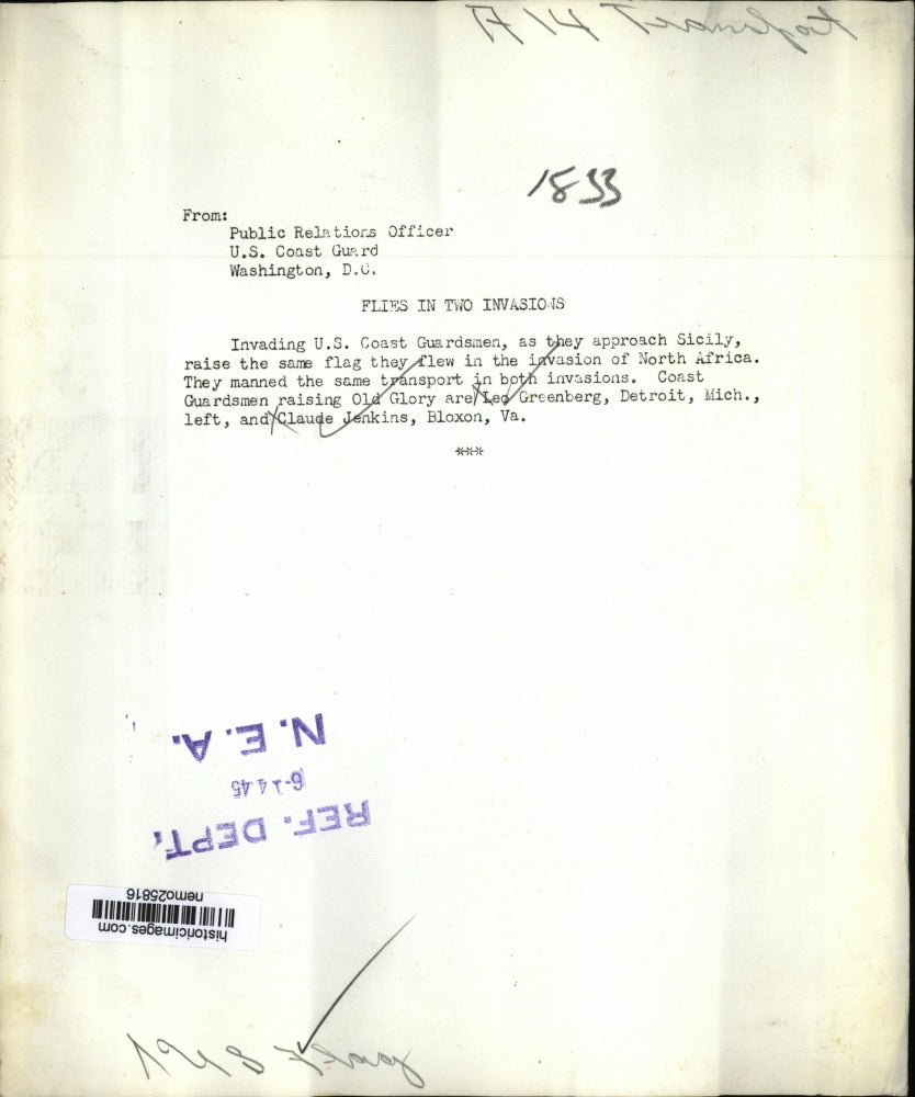 1945 Press Photo United States Coast Guards raises the Old Glory in North Africa