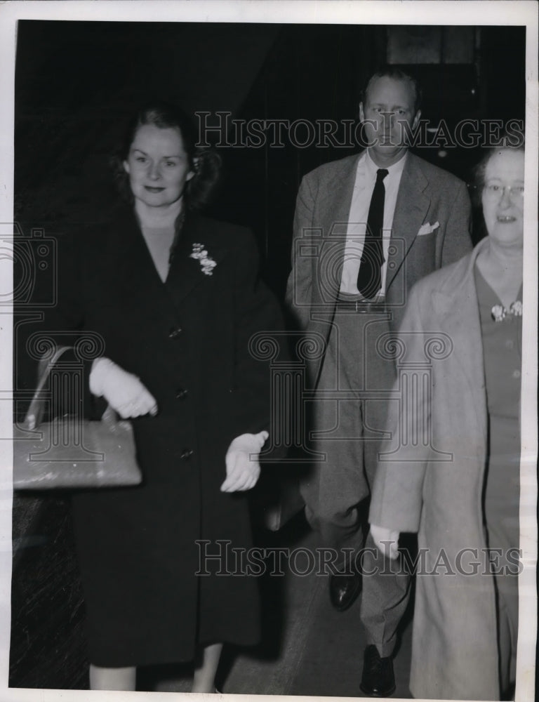 1946 Press Photo New York Brooklyn Dodgers Dixie Walker, wife return to NYC- Historic Images