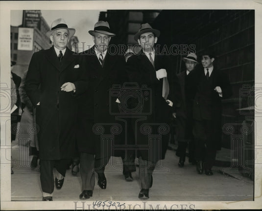 1939 Press Photo New York Hines attorneys pass by Tombs Prison NYC - neny05148- Historic Images