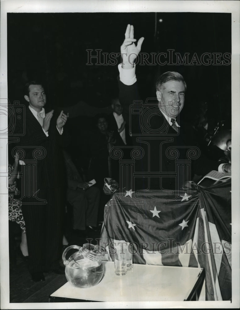 Load image into Gallery viewer, 1944 Press Photo New York Vice President Henry A Wallace in NYC - neny08713
