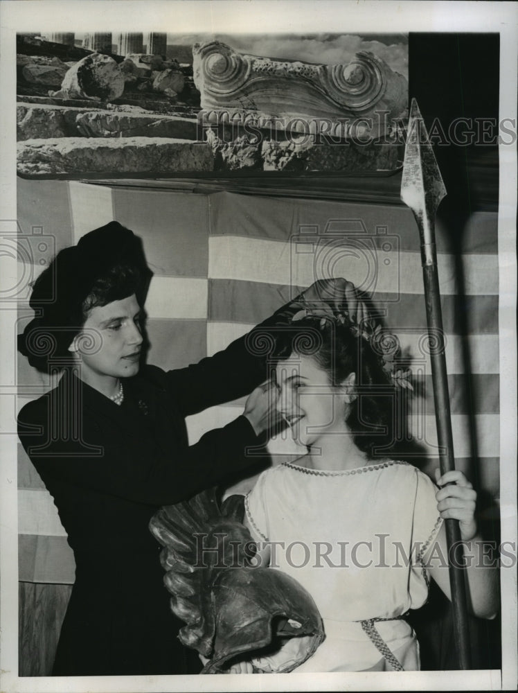 1944 Press Photo New YorkHelen Kiamos crowned as Patron Goddess of Athens NYC- Historic Images