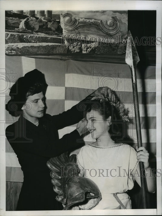 1944 Press Photo New YorkHelen Kiamos crowned as Patron Goddess of Athens NYC- Historic Images