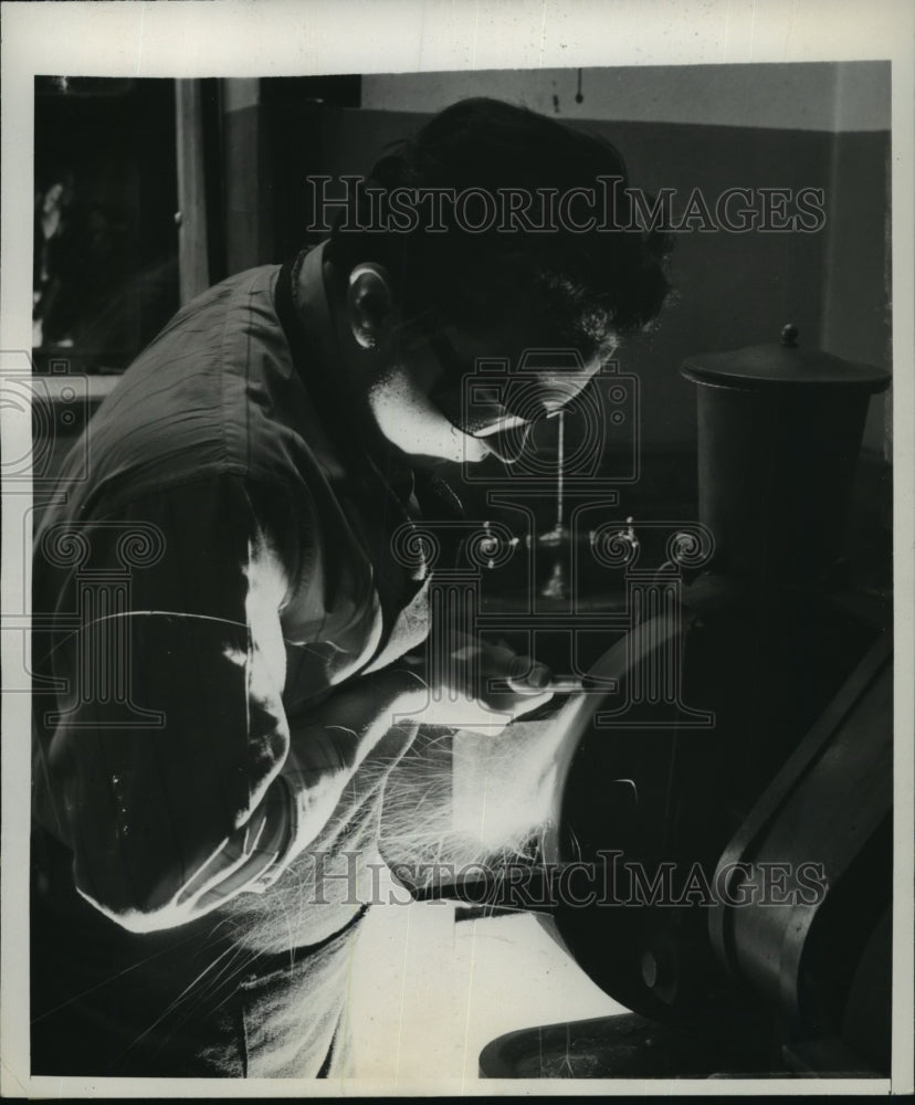 1942 Press Photo New York Peter Boggna at Kips Bay Boys Club NYC - neny08898