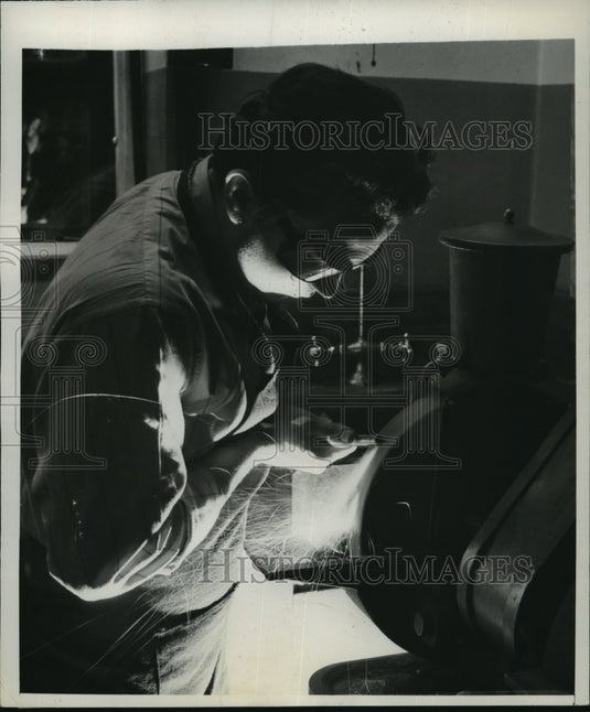 1942 Press Photo New York Peter Boggna at Kips Bay Boys Club NYC - neny08898