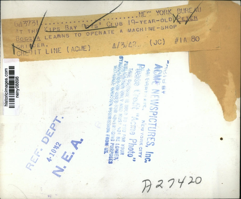 1942 Press Photo New York Peter Boggna at Kips Bay Boys Club NYC - neny08898