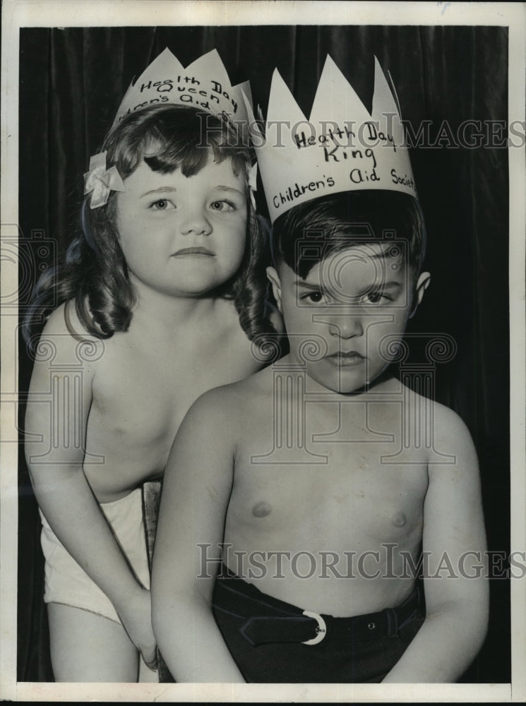 Load image into Gallery viewer, 1942 Press Photo New York Winners of Contest National Health Day NYC - neny08903
