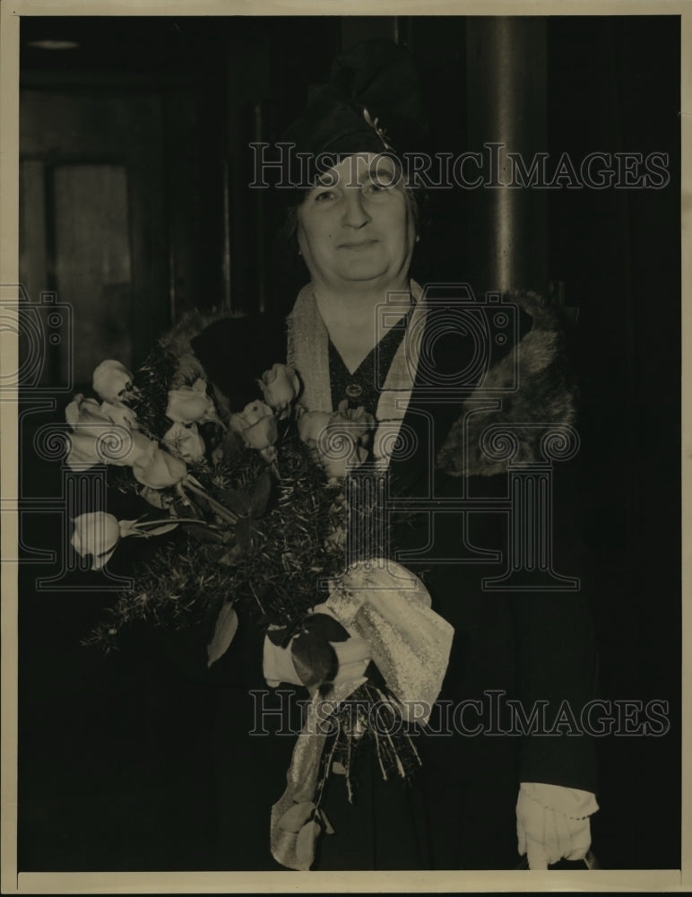 1938 Press Photo New York Sydney Margaret Hart Dyke arrives Grand Central NYC
