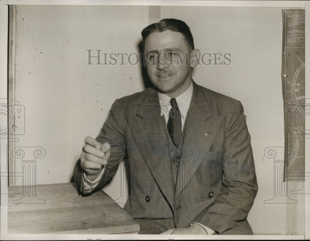 1938 Press Photo New York Lt James Smith Testifies at Stewart Giffins Trial NYC