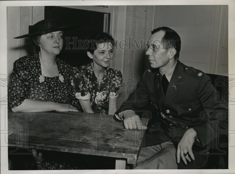 1938 Press Photo New York Lt Col Stewart S Giffin Strikes Back at Accuser NYC