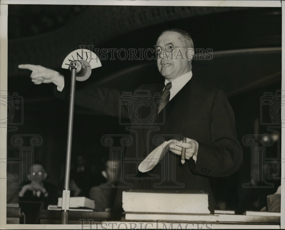 1938 Press Photo New York Counceil Abner S. Surpless Asks Mayor for Courtesy NYC