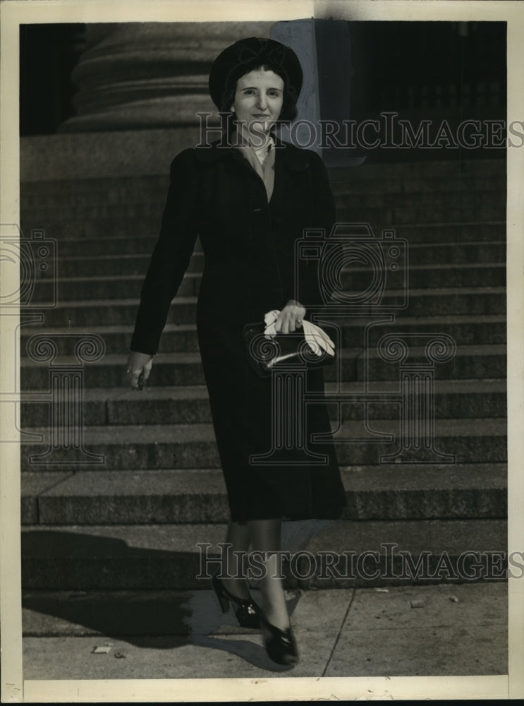 1938 Press Photo New York Christine Droudadaine Leaves Federal Court Trial NYC- Historic Images